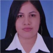 Profesora de español imparte las clases a niños de todas la edades